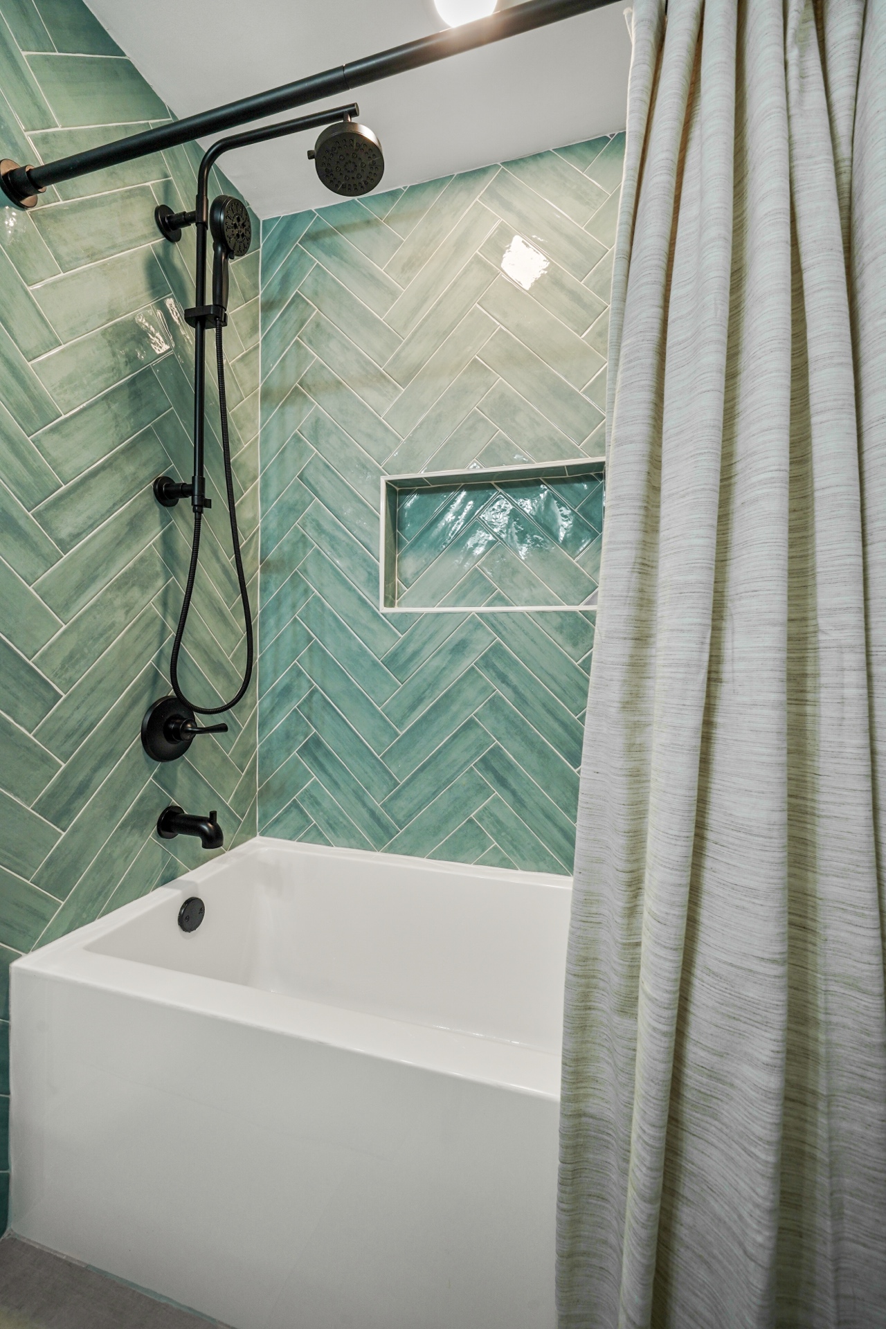 Herringbone shower with curtain